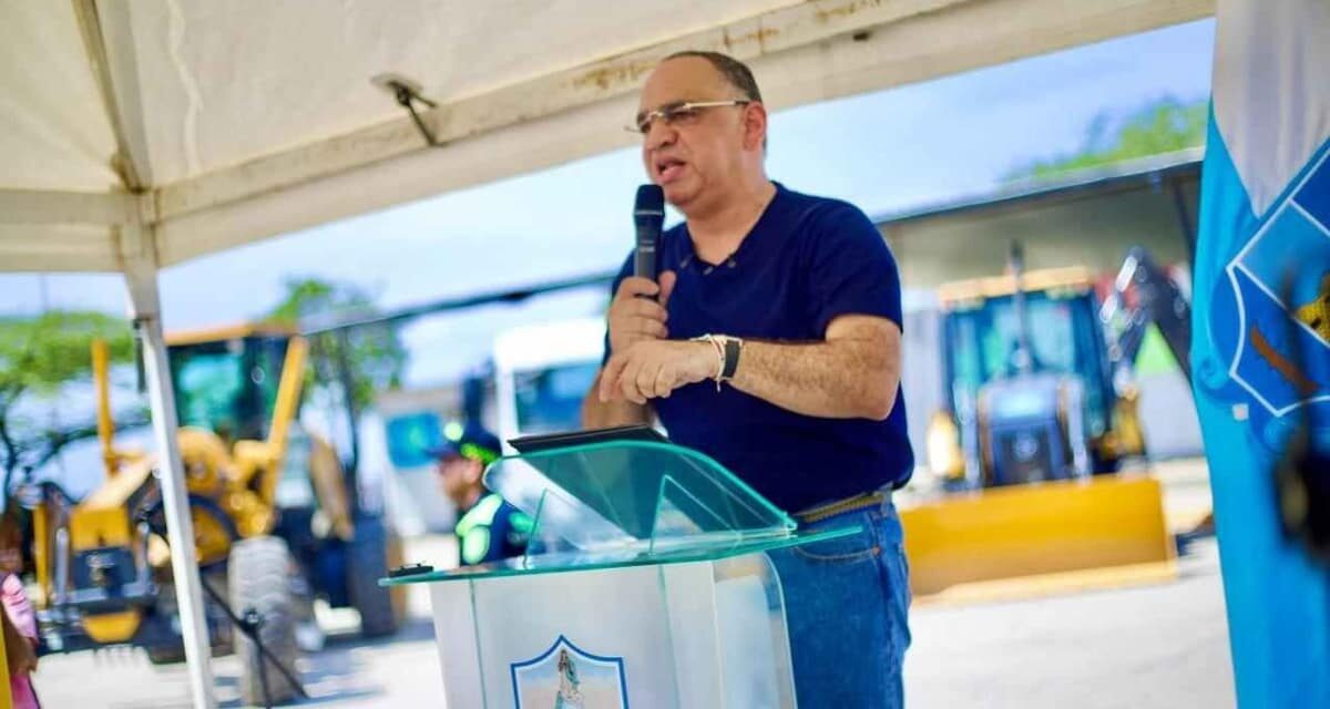 Después del Frente Frío, entra en acción maquinaria amarilla a retirar sedimentos en barrios afectados