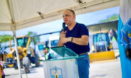 Después del Frente Frío, entra en acción maquinaria amarilla a retirar sedimentos en barrios afectados