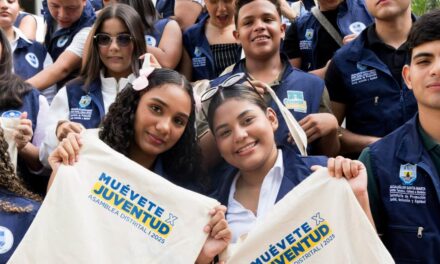 Gobierno de Carlos Pinedo fortalece el liderazgo juvenil en Santa Marta