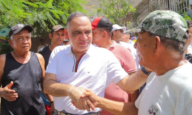 Gobierno Pinedo Cuello lleva materiales de construcción a damnificados en Villa Betel