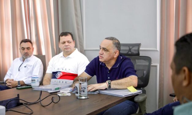 Crisis de la calle en Villas de Alejandría, alcalde Carlos Pinedo lideró atención integral junto a propietarios y vecinos