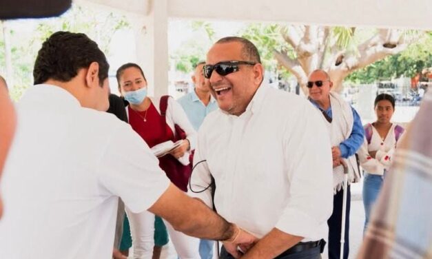 Alcaldía de Santa Marta entrega bastones blancos a personas en condición de discapacidad visual