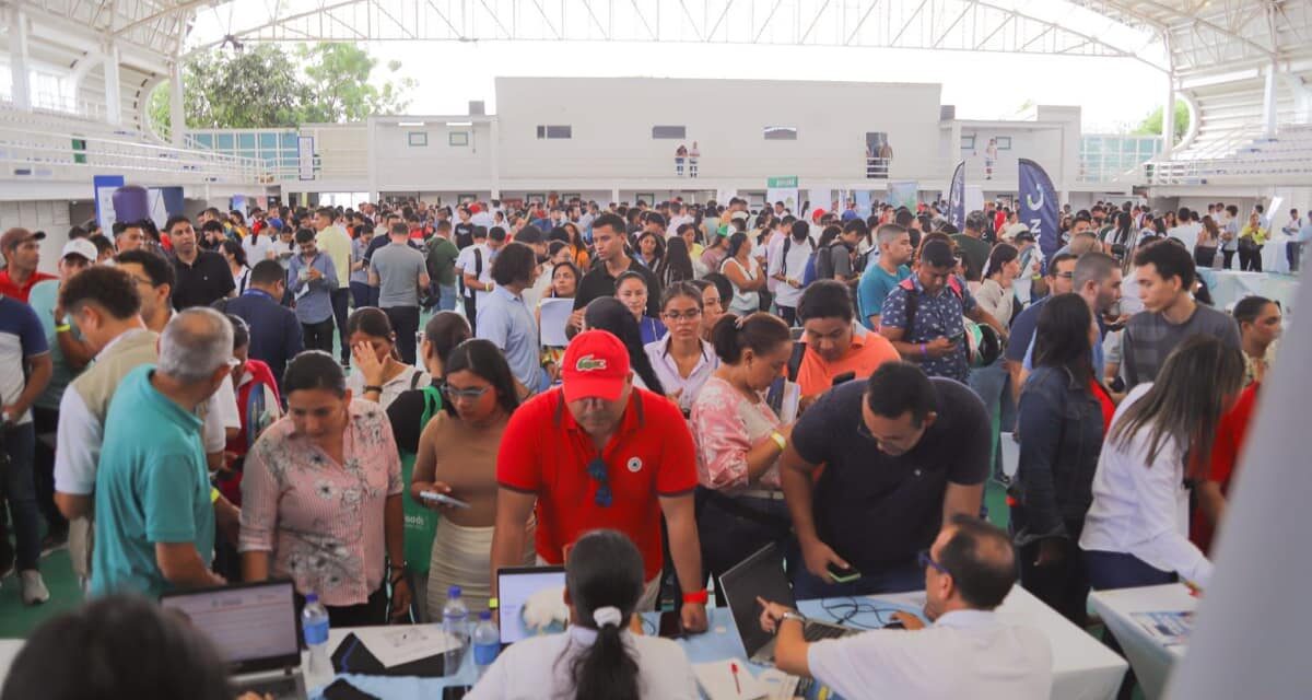 Administración de Carlos Pinedo abre más de 1.000 oportunidades laborales para los samarios