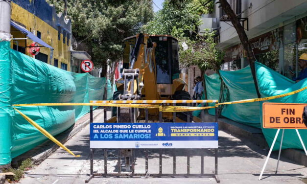 Alcaldía de Carlos Pinedo inicia el programa de reparcheo ‘Uno Menos’ para mejorar movilidad en Santa Marta