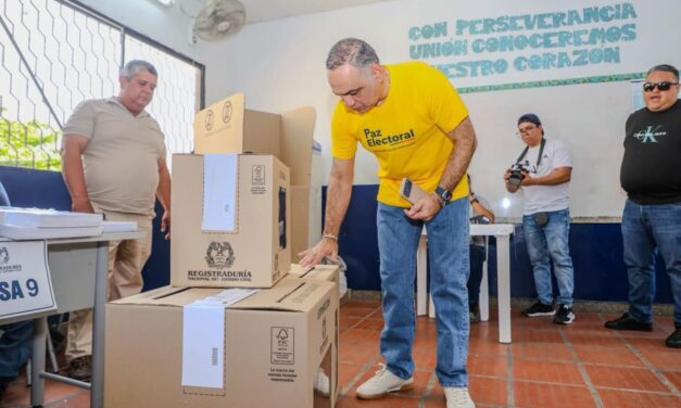 “Voté para que brille la democracia y como alcalde garantizamos unas elecciones transparentes, seguras y en paz”: Carlos Pinedo