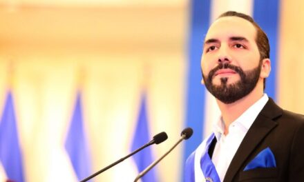 Bukele le propone a Petro enviarle el 100% de sus presos tras las críticas a su modelo carcelario