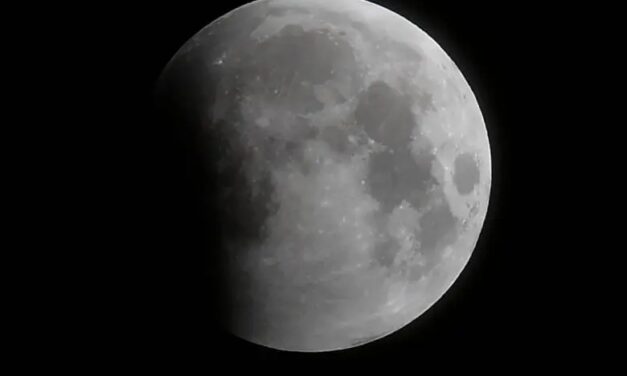 Artemis II más lejos que nunca de la tierra