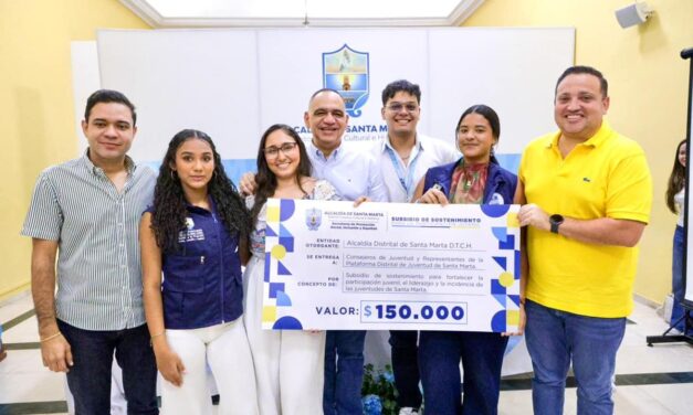 Gobierno de Pinedo hace historia con la primera entrega de subsidios al Consejo Distrital de Juventudes