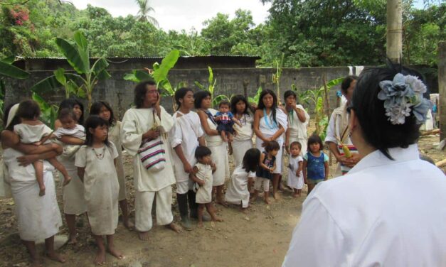 Gobierno de Carlos Pinedo brinda atención humanitaria a familias indígenas en la vereda Perico Aguao