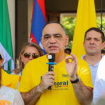 «Hagan brillar la democracia, salgan a votar por su candidato preferido»: Alcalde Carlos Pinedo