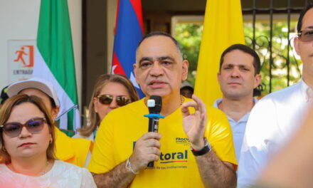 «Hagan brillar la democracia, salgan a votar por su candidato preferido»: Alcalde Carlos Pinedo