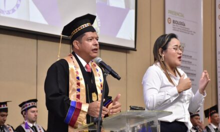 “Vuelvan siempre a la Alma Mater”, rector Pablo Vera Salazar en la entrega de títulos de 554 nuevos profesionales