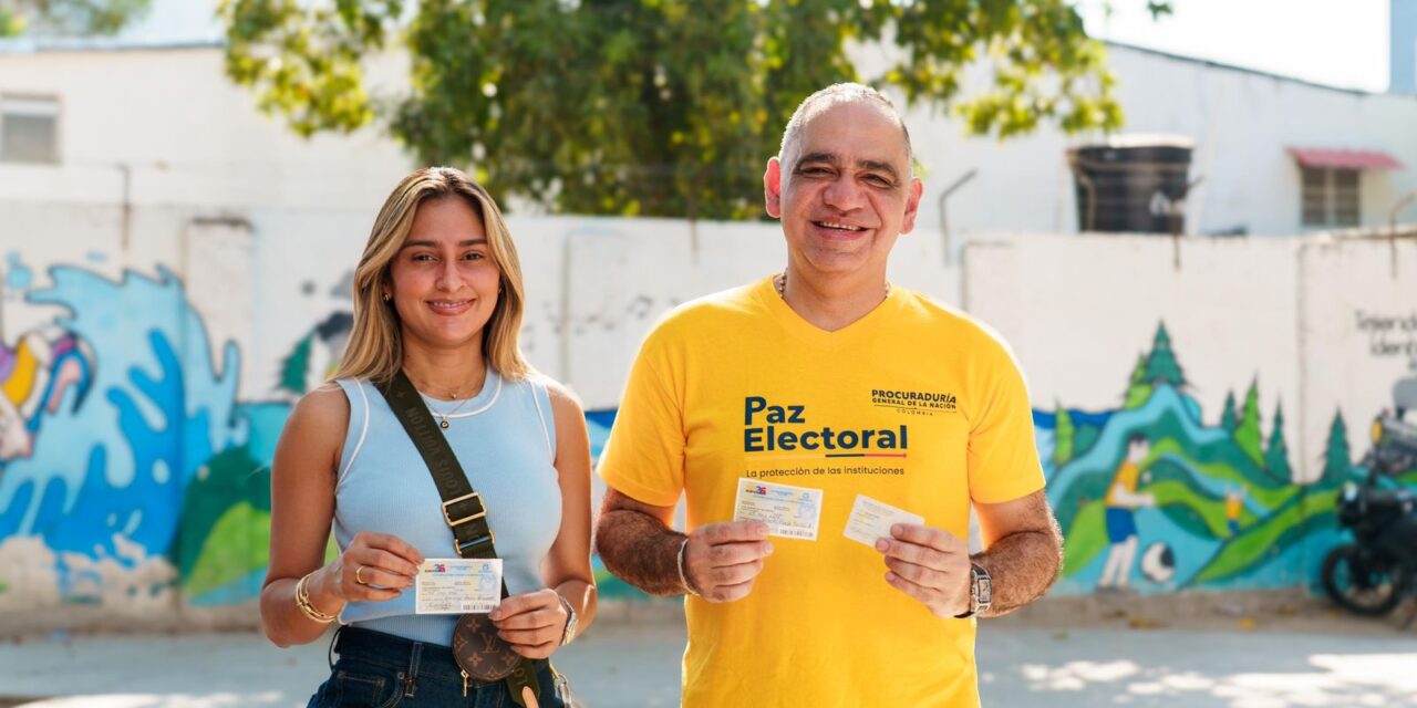 Alcalde Carlos Pinedo, cumple con su derecho y deber de votar a la Presidencia de la República