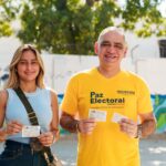 Alcalde Carlos Pinedo, cumple con su derecho y deber de votar a la Presidencia de la República