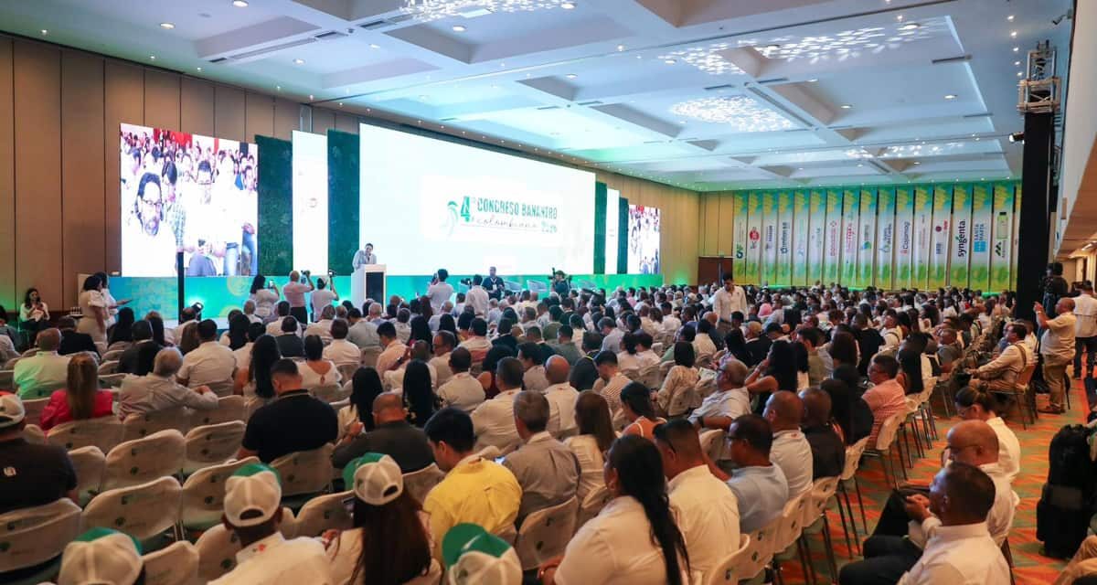 Alcaldía Distrital reconoce liderazgo de ASBAMA en el Cuarto Congreso Bananero Colombiano 2026