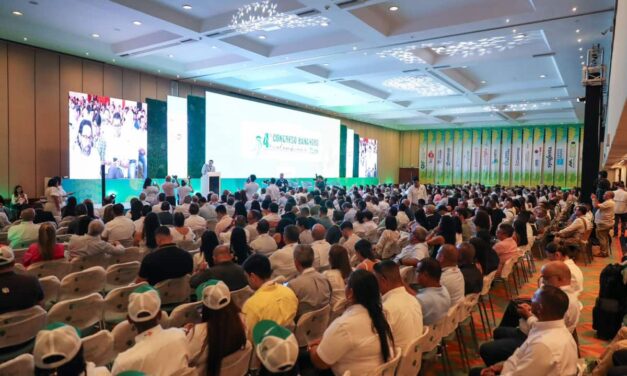 Alcaldía Distrital reconoce liderazgo de ASBAMA en el Cuarto Congreso Bananero Colombiano 2026