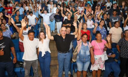 “Hicimos realidad el sueño de 429 familias de tener casa propia legalmente”: alcalde Carlos Pinedo