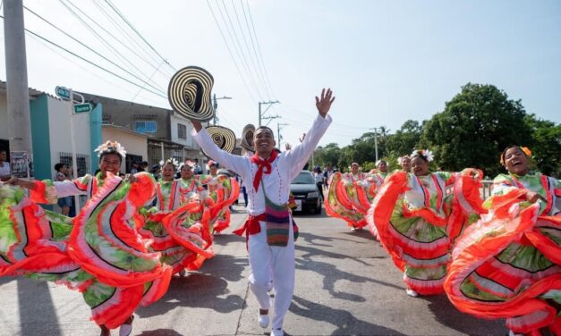 La identidad Caribe se tomó las calles de Santa Marta con desfile y concurso de comparsas de UNIMAGDALENA
