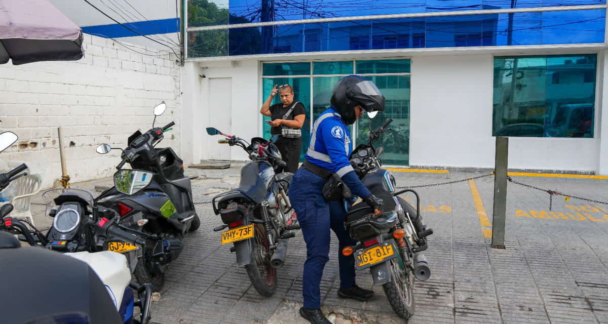 Inmovilizan 897 vehículos e imponen 2.025 comparendos en Santa Marta