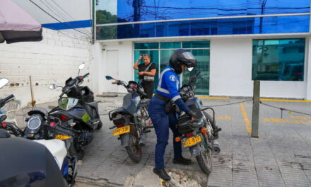 Inmovilizan 897 vehículos e imponen 2.025 comparendos en Santa Marta
