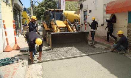 Gobierno de Carlos Pinedo avanza en la recuperación integral de la malla vial