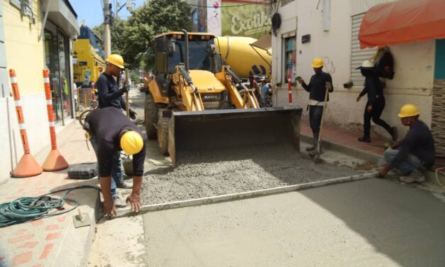 Gobierno de Carlos Pinedo avanza en la recuperación integral de la malla vial
