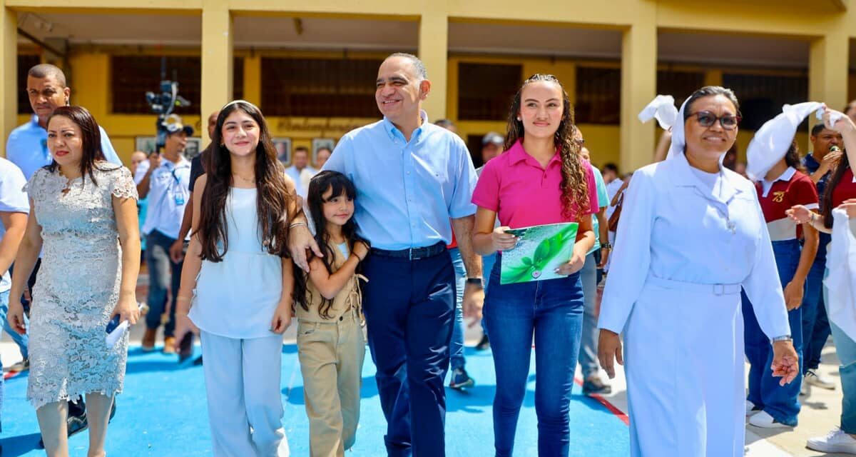 Alcalde Pinedo restaura y entrega la IED Normal María Auxiliadora