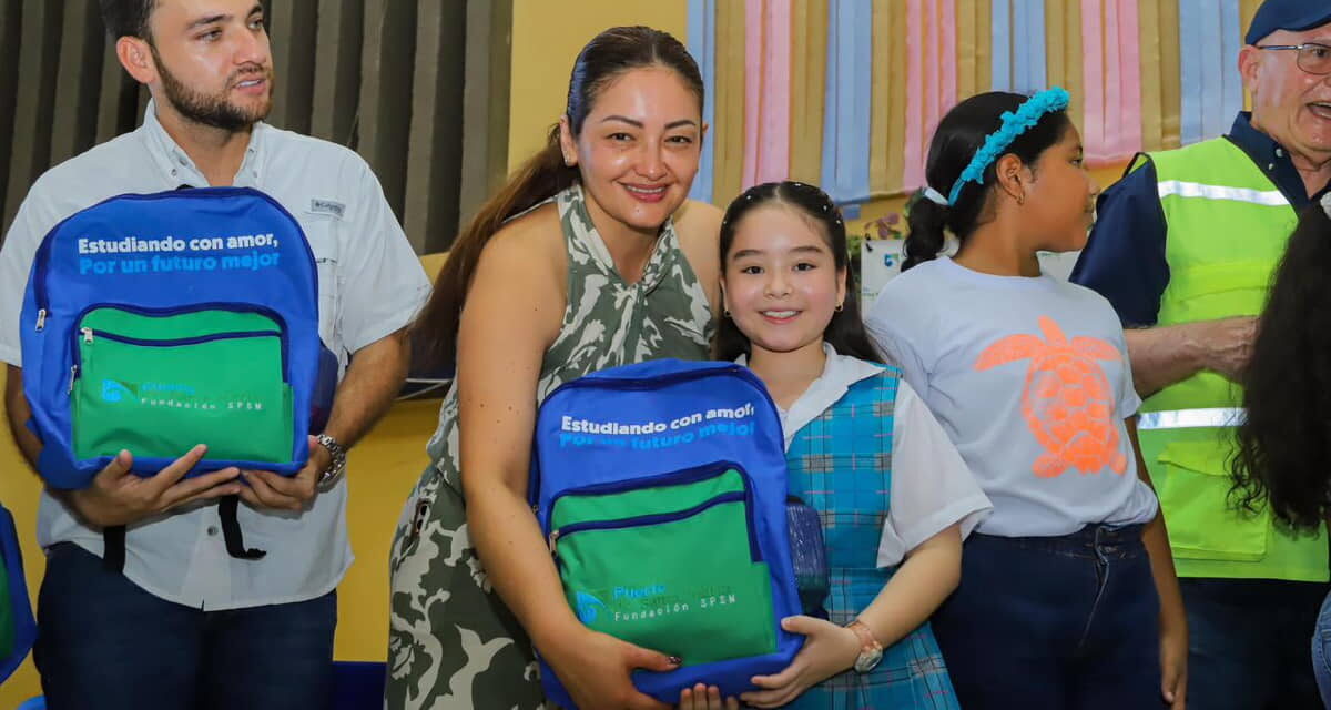 Administración Pinedo acompaña la entrega de 820 kits escolares