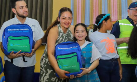 Administración Pinedo acompaña la entrega de 820 kits escolares