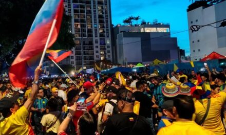 Impresionante banderazo de los hinchas de Colombia en Miami