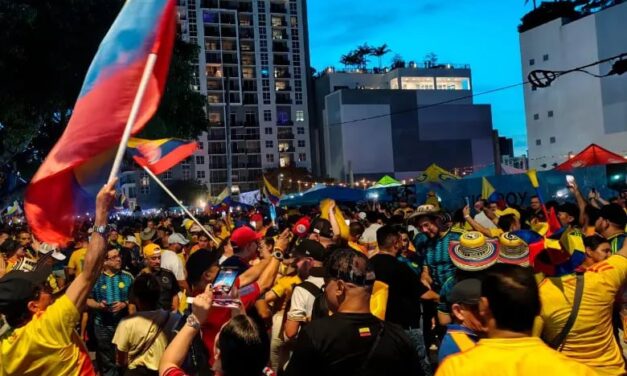 Impresionante banderazo de los hinchas de Colombia en Miami