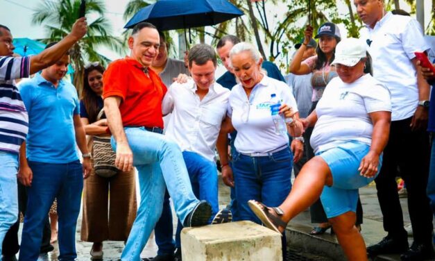Alcalde Pinedo se la juega por una Carrera Primera en El Rodadero, moderna y ágil vehicularmente