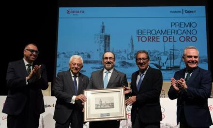 Sergio Díaz-Granados recibe el premio Torre del Oro por su impulso a la integración regional