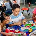 Niños y niñas juegan, crean y se divierten en el Museo
