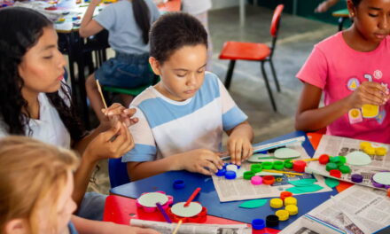 Niños y niñas juegan, crean y se divierten en el Museo