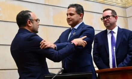 Honorio Henríquez el samario del Centro Democrático que se hizo presidente del Senado con el apoyo del Pacto Histórico