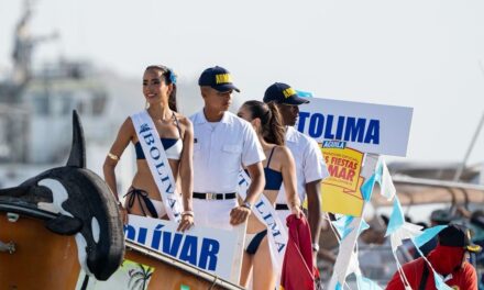 Capitanas nacionales y distritales protagonizaron espectacular Desfile de Balleneras: ¡Que viva la Fiesta!