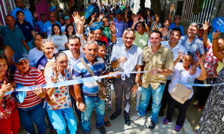 Alcalde Carlos Pinedo sigue entregando calles pavimentadas, turno para el barrio Simón Bolívar