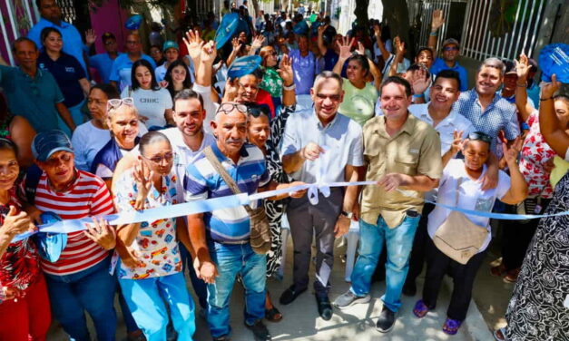 Alcalde Carlos Pinedo sigue entregando calles pavimentadas, turno para el barrio Simón Bolívar
