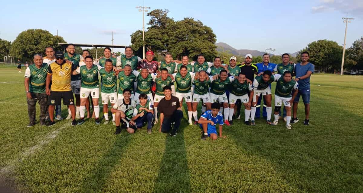 Arranca el Torneo de Fútbol Inter-Padres: 15 equipos van por el título de campeón
