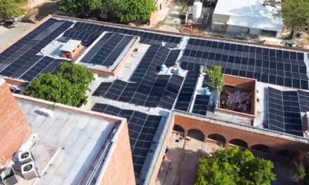 Paneles solares en el hospital Julio Méndez ya provocan un ahorro del 50% mensual en la factura de energía