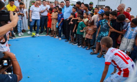 ¡Transformando el deporte! Pinedo entrega cancha múltiple en Zarabanda