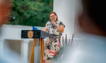 Gobernadora Margarita Guerra asiste a la posesión del presidente Abelardo De la Espriella
