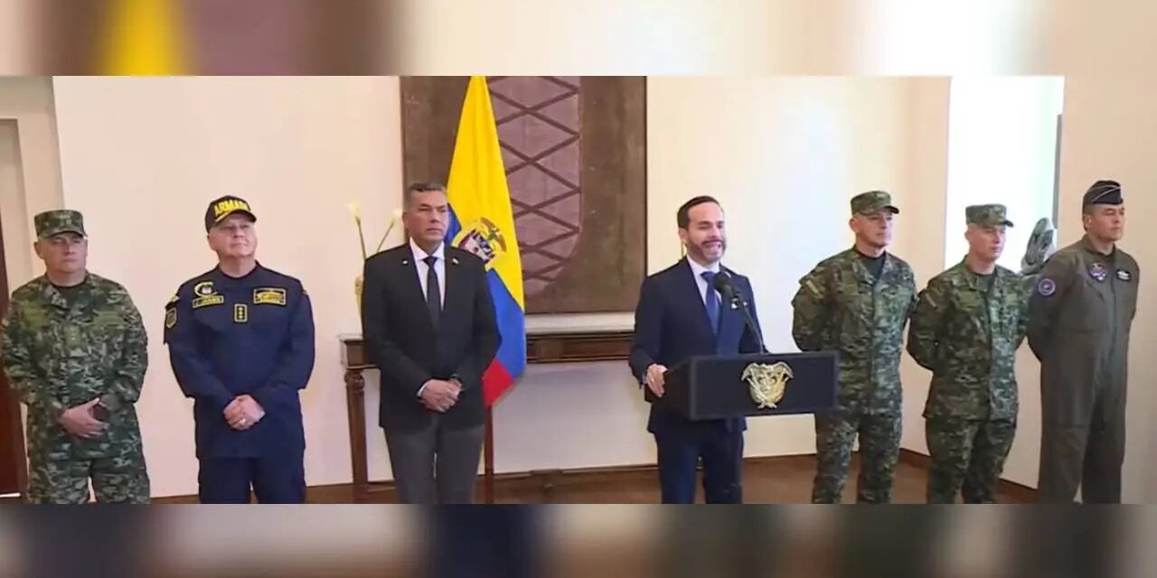 El presidente Abelardo se decide por el General Erick Rodríguez, lo nombra como comandante de las Fuerzas Militares