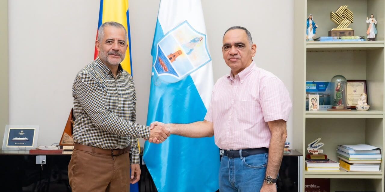 Alcalde Carlos Pinedo Cuello posesiona a David Millán como gerente de la ESSMAR