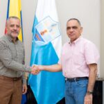 Alcalde Carlos Pinedo Cuello posesiona a David Millán como gerente de la ESSMAR