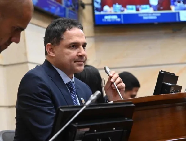Honorio Henríquez pide al Congreso meterse la mano al bolsillo para ayudar a Colombia