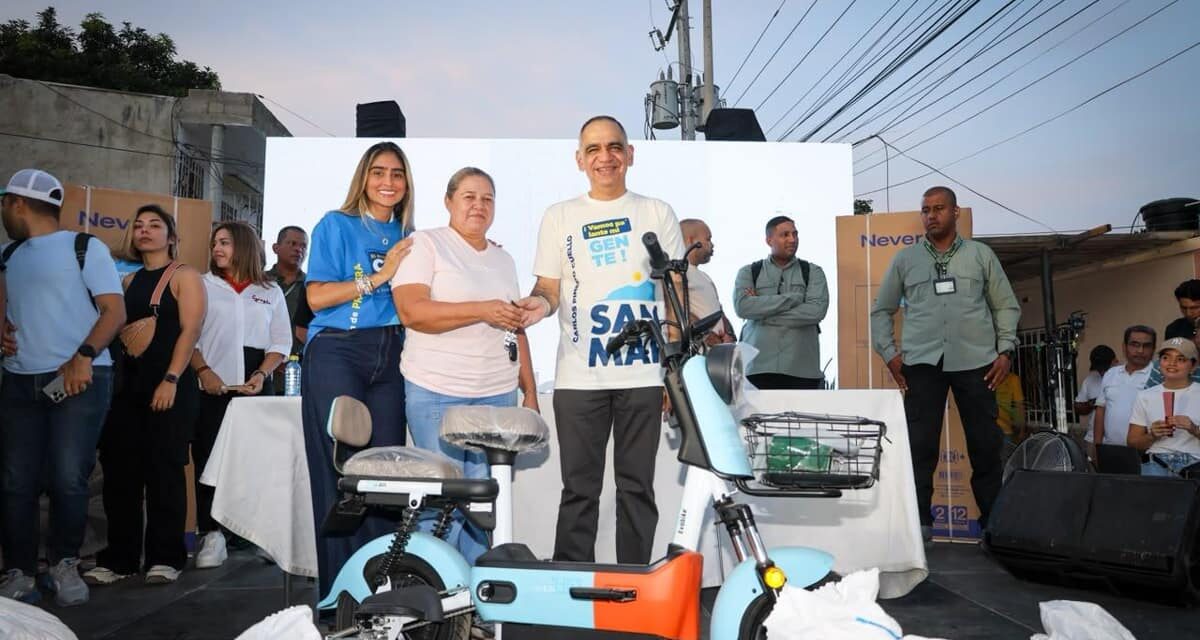 Alcalde Carlos Pinedo anuncia 40 mejoramientos de vivienda para familias del Cerro La Estrella y Santa Fe