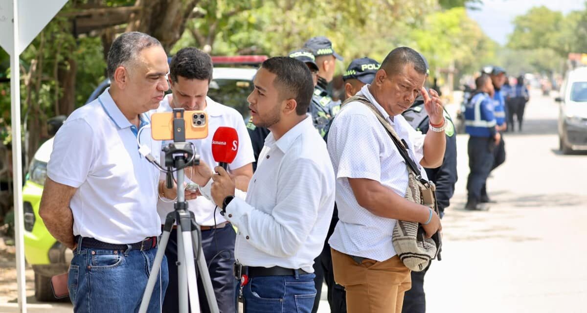 Alcalde Carlos Pinedo, un día miércoles por las calles de Santa Marta