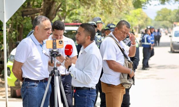 Alcalde Carlos Pinedo, un día miércoles por las calles de Santa Marta